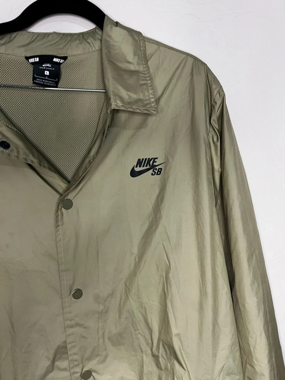 Nike Men's SB Coaches Skaetboarding Tan Windbreaker Jacket‎